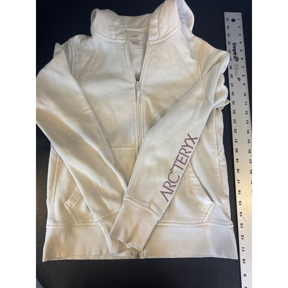 Arcteryx jacket women’s medium zip up jacket cream